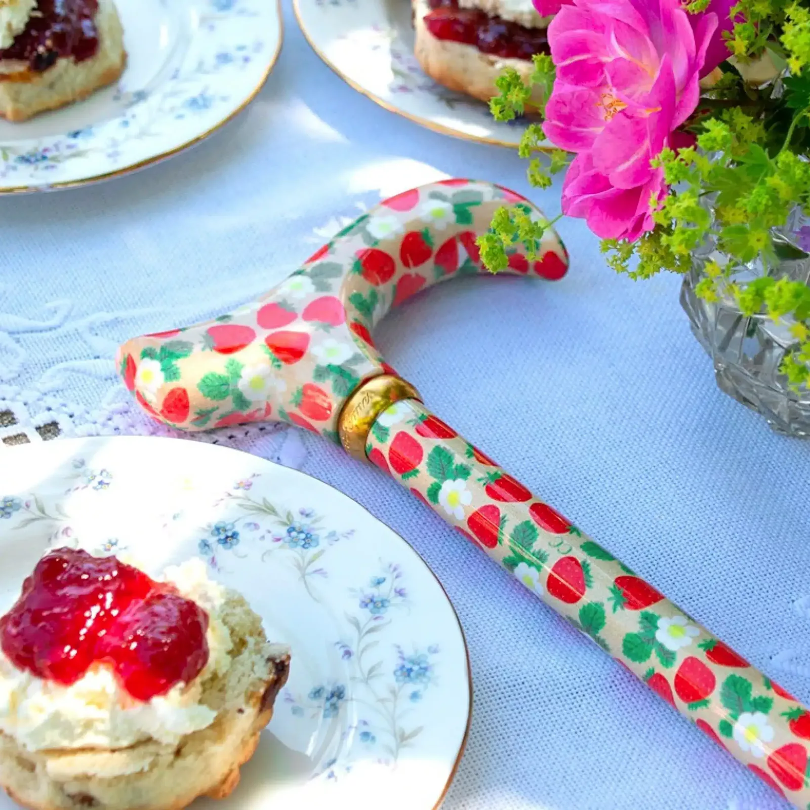 Höhenverstellbarer Gehstock „Erdbeeren“