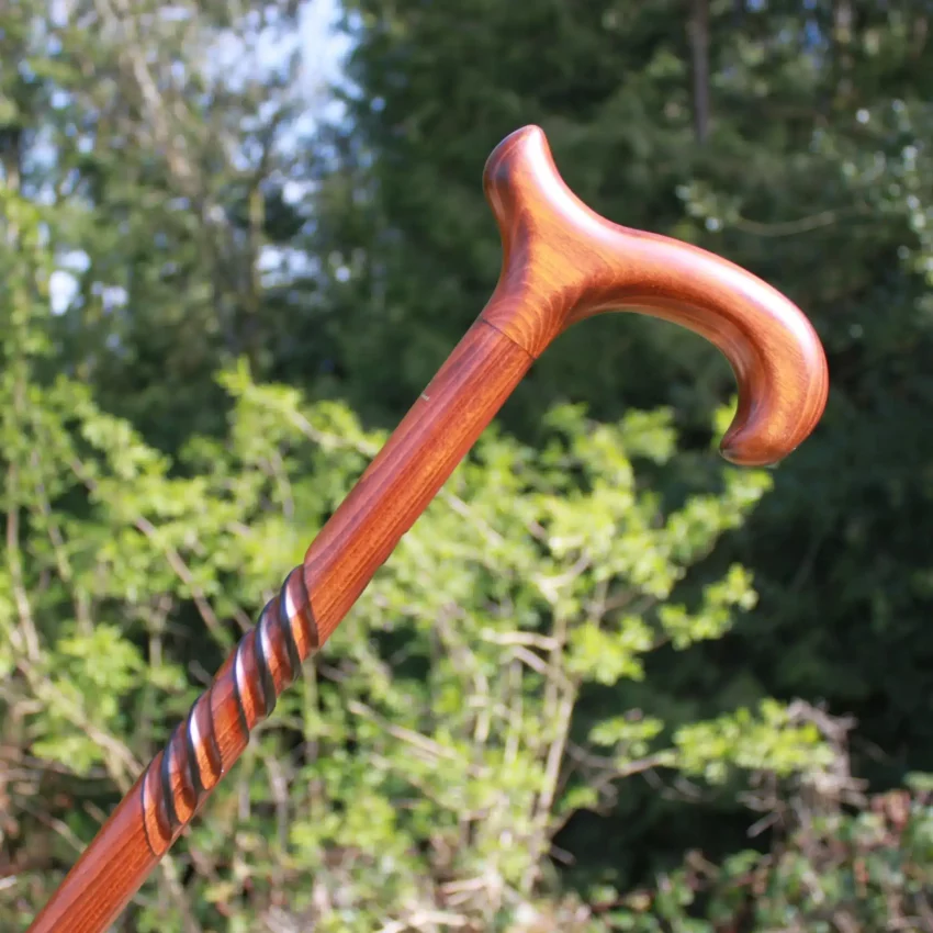 Wanderstock aus Buchenholz mit Spiralknopf