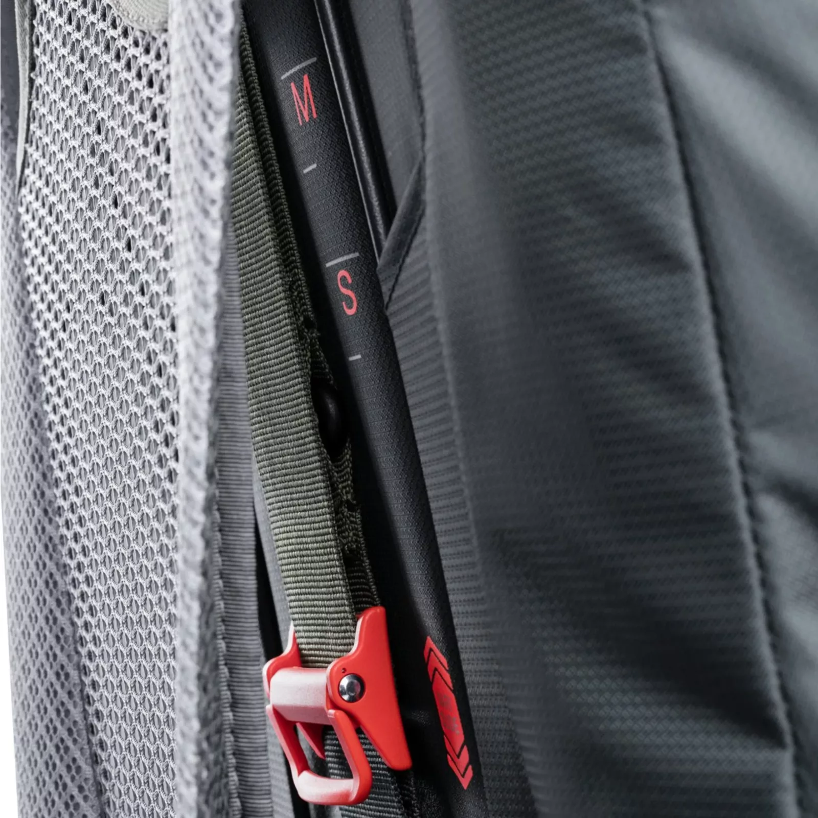 deuter Backpack Futura Air Trek 50+10 – Herren – Anthrazit