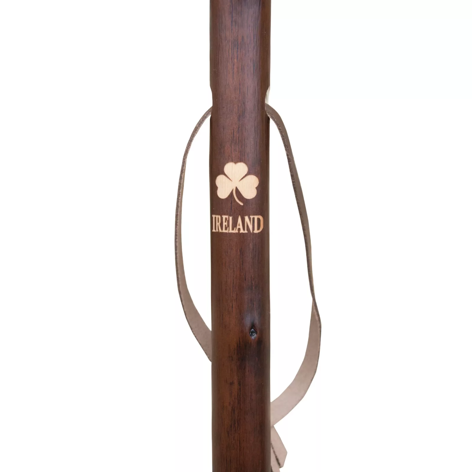 Jagdstock aus Kastanienholz, graviert mit Kleeblatt-Motiv und Irland-Logo