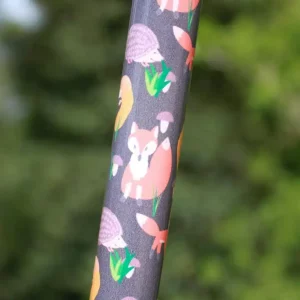 Wanderstock „Waldwesen“ mit violettem Aufdruck