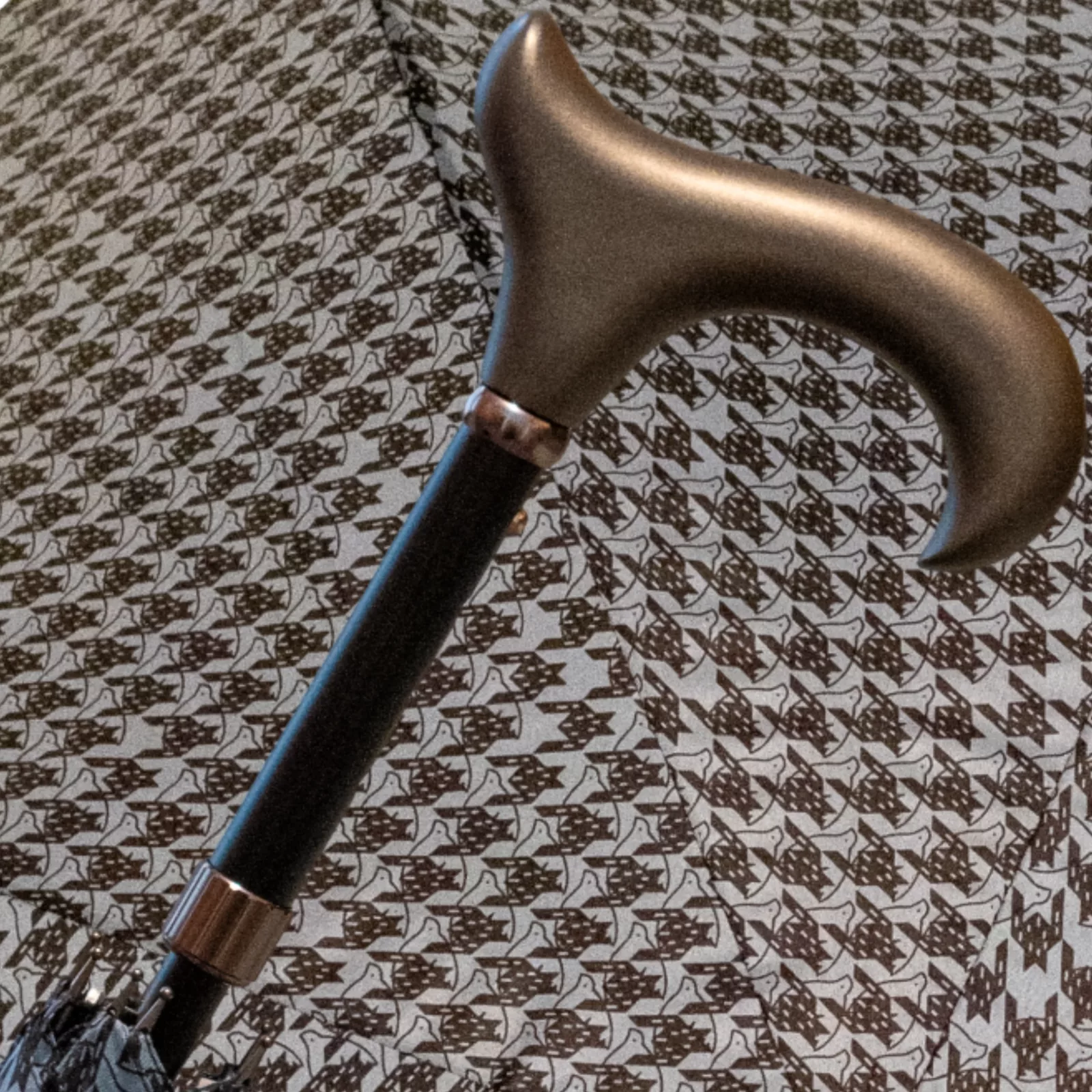 Schirmstock, Regenschirm, verstellbar, weiß mit braunem Griff, Durchmesser 102 cm